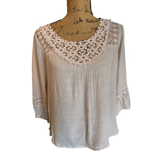 🍒 2/$20 🍒 Cream Medium Blouse with Lace and Embroidery - Picture 1 of 6